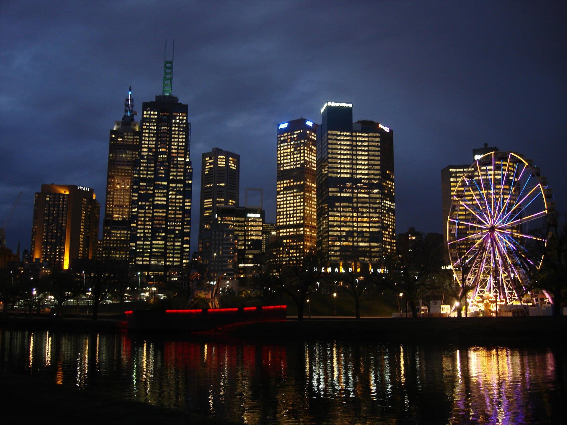 Melbourne’s CBD and the Yarra River at dusk